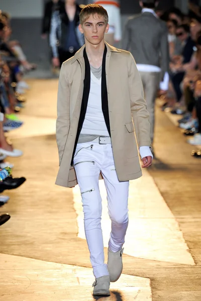 Look 15